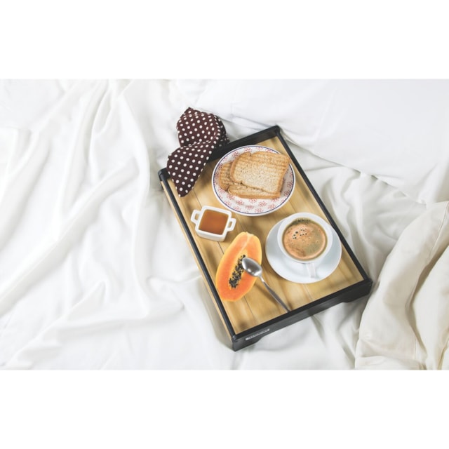 Bandeja Tramontina Daily em Madeira Maciça com Acabamento Preto e Verniz Bandeja Tramontina Daily em Madeira Maciça com Acabamento Preto e Verniz