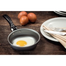 Frigideira Tramontina Turim em Alumínio Antiaderente e Cabo Baquelite Chumbo 13 cm Frigideira Tramontina Turim em Alumínio Antiaderente e Cabo Baquelite Chumbo 13 cm