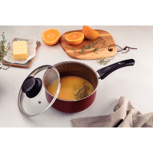 Panela Tramontina Paris em Alumínio Antiaderente Vermelho com Tampa de Vidro 16 cm Panela Tramontina Paris em Alumínio Antiaderente Vermelho com Tampa de Vidro 16 cm