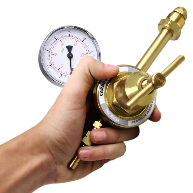 Regulador de Pressão para Cilindro GLP 45Kg  Serie 700 - CARBOGRAFITE Regulador de Pressão para Cilindro GLP 45Kg  Serie 700 - CARBOGRAFITE